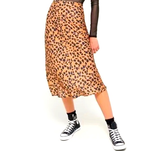 Urban Outfitters Dresses & Skirts - Urban outfitters silk leopard midi skirt